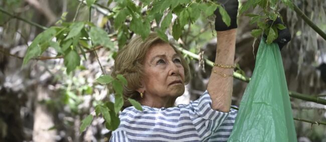 La Reina Sofía lidera una jornada de limpieza del río Jarama en San Fernando de Henares