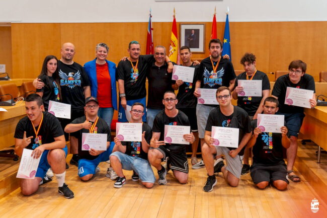 San Fernando de Henares homenajea a los equipos senior y de diversidad del Club de Baloncesto