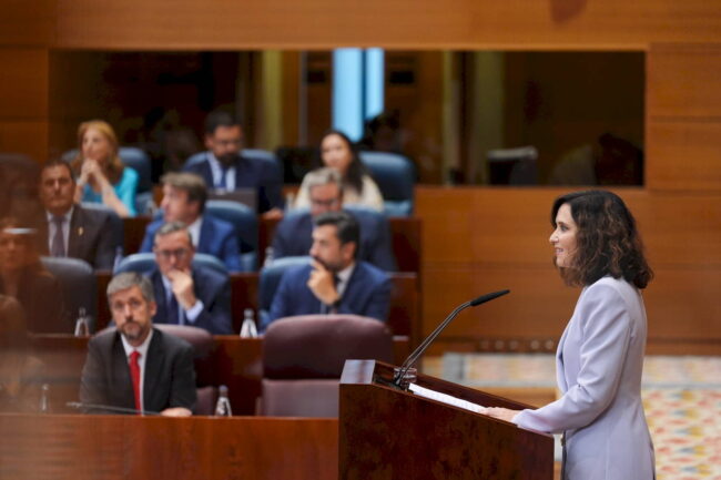 Ayuso anuncia una nueva rebaja de impuestos para locales comerciales, hosteleros y de servicios con más de 50 años