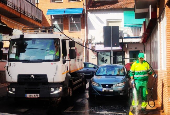 San Fernando de Henares refuerza la limpieza viaria con un plan especial de choque en aceras y calzadas