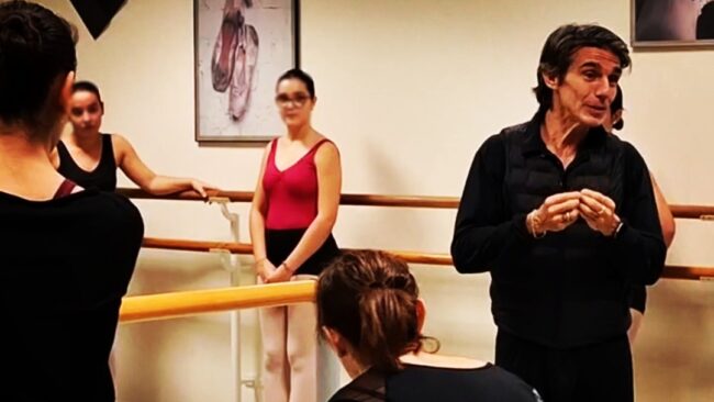 El bailarín Joaquín de Luz imparte una clase magistral en la Escuela Municipal de Música y Danza de San Fernando de Henares