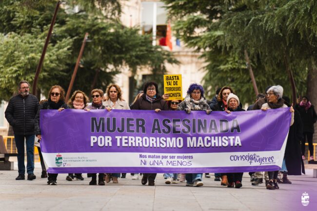 25N: San Fernando de Henares clama contra la violencia machista en su marcha
