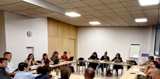 Educación reúne a los equipos directivos de los siete colegios para coordinar el curso - imagen 1