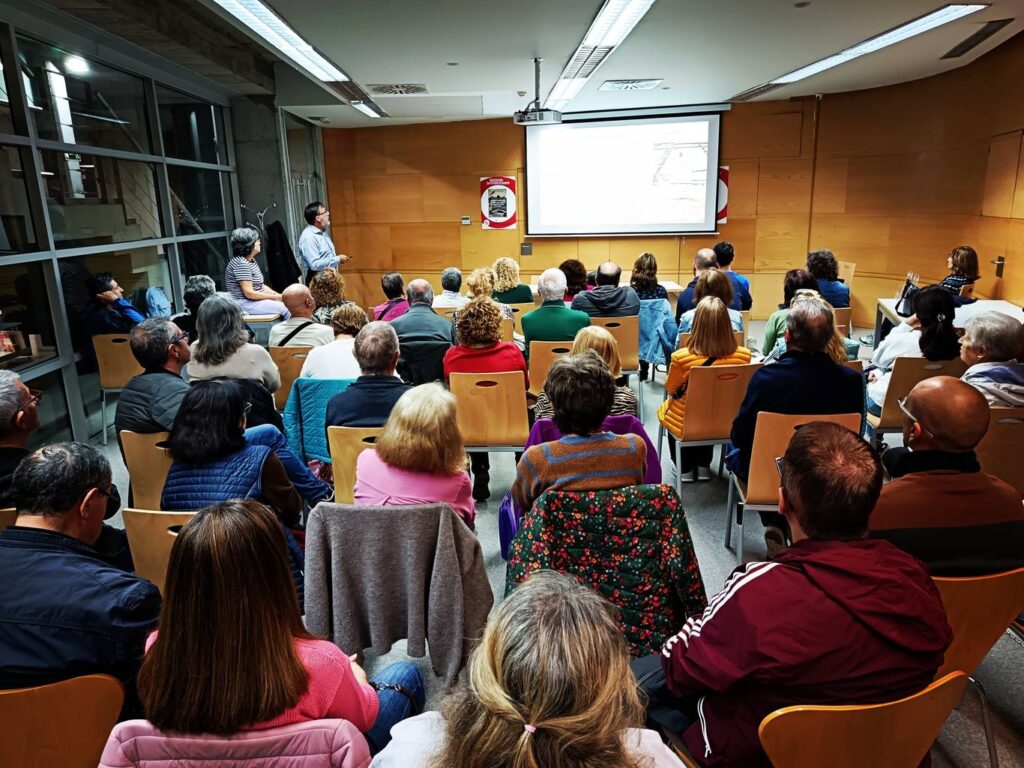 San Fernando de Henares llena la sala en su primer encuentro sobre historia local - imagen 2